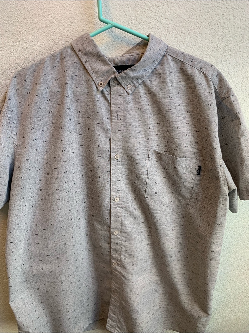 Men's Grey Short-Sleeve Button-Down Shirt with Subtle Micro Pattern